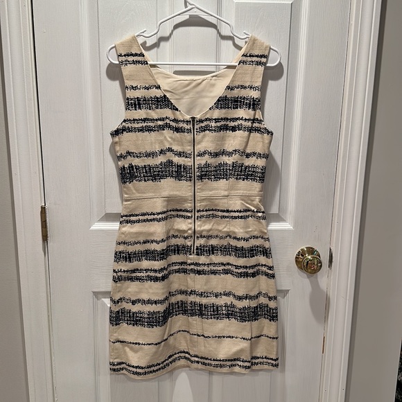Cream and Navy Banana Republic Shift Dress - Picture 4 of 6